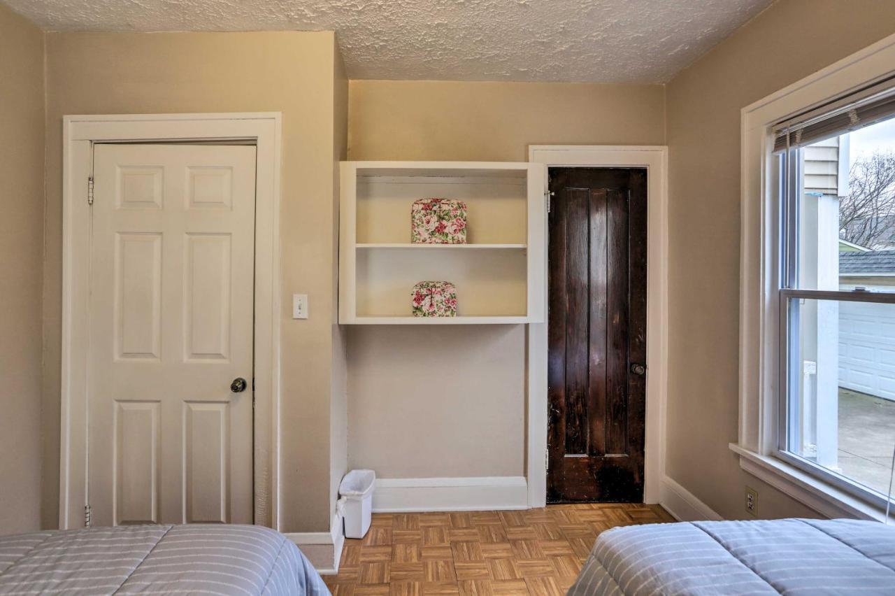 With Yard About 8 Mi To Cleveland! Holiday home Lakewood